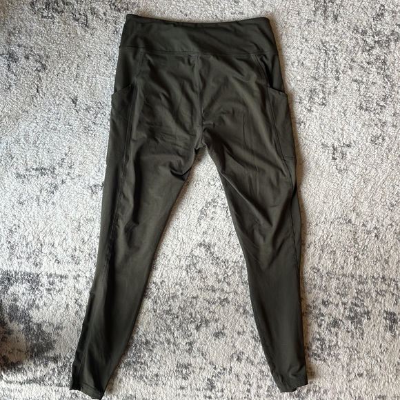 Talulah butter soft leggings with pockets - Picture 4 of 4